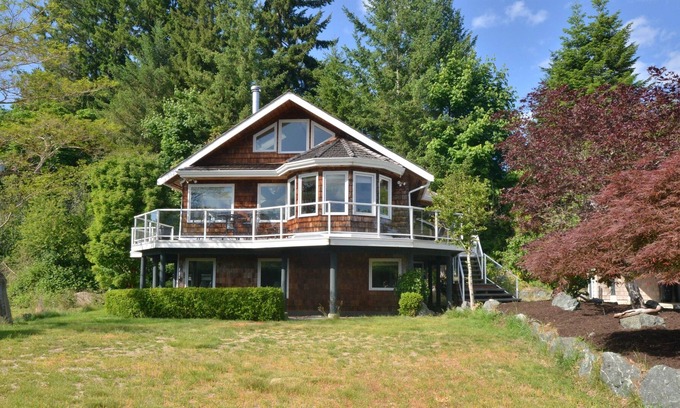 Fanny Bay House | 360 Wrap Around Deck w/ Mountain Sunset/Ocean View