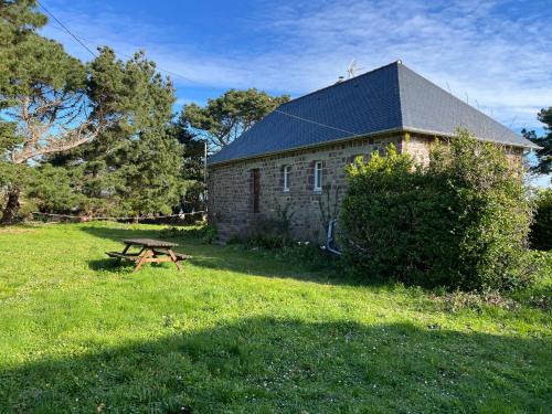 Pleherel-Plage-Vieux-Bourg Villa | Beachfront Maison: 8-Person Getaway Near Cap Fréhel