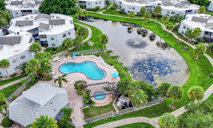 Ventura Condo | Scenic Lake View Apartment with Pool & Spa Access in Orlando