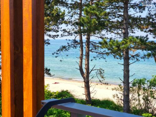 Gaski Apartment | Seaside Escape: LET'S SEA Apartment with Ocean Views