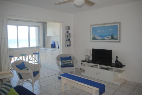 Doonside Apartment | Charming 37 Key Largo: Oceanfront Oasis with Pool Access