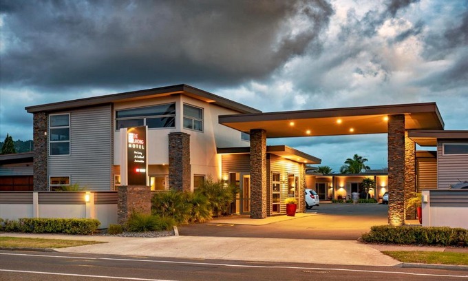 Whakatane Hotel | Experience Comfort at 37 The Landing Motel - Oceanfront Views