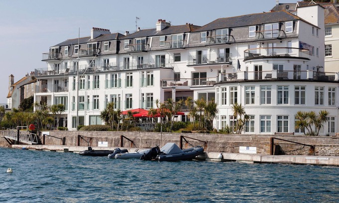 Salcombe Cottage | Elegant 37 THE SALCOMBE Cottage with Oceanfront Pool