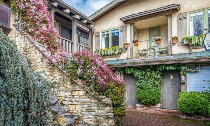 Northwest Carmel Apartment | Discover 3795 The Artist's Way Apartments for Your Getaway