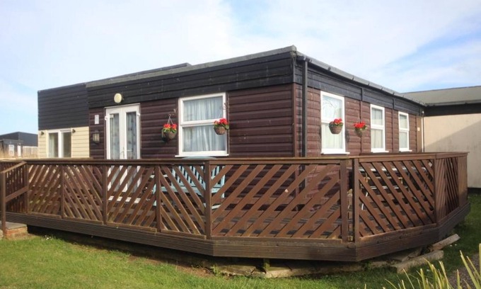 Selsey House | Pet-Friendly 2 Bedroom Chalet at Medmerry Park