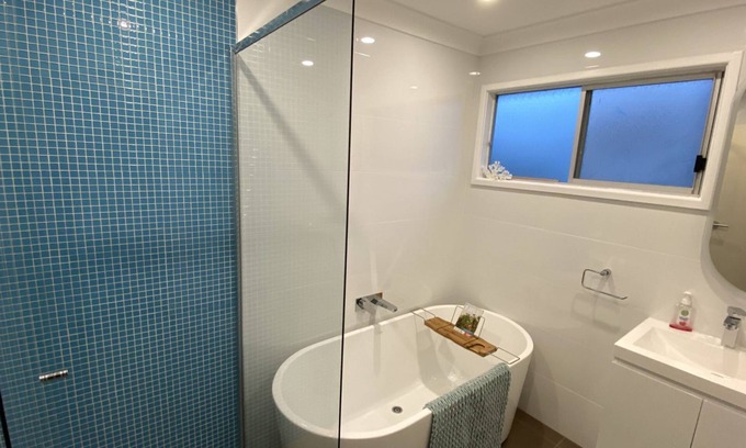 North Haven House | Relax at 38 Alfred Street: Oceanfront with Pool Access