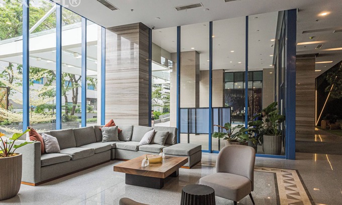 Lahug Apartment | 38 Park Avenue Apartment Chic Skyline Studio Luxe