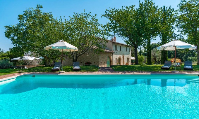 Cetona Villa | Spacious Villa with Pool for 12 Guests in Tranquil Setting