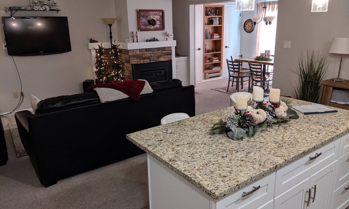 South Snyderville Basin Condo | Modern Park City Condo with Spa Near Canyons Ski Resort