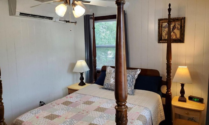 Avondale Apartment | Comfortable Stay at 3864 Walsh Street Apartment with Kitchen