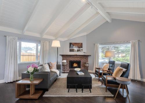 Del Monte Forest House | Pet-Friendly Retreat at 3890 Cypress Rest Home