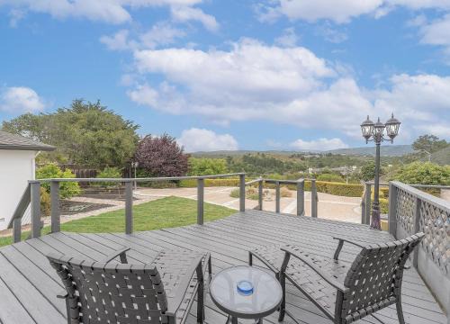 Del Rey Oaks House | Gather and Rest Home: Ideal for Families with Breakfast
