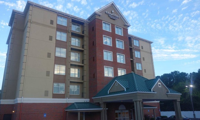 Conyers Hotel | Elegant 5-Star Hotel with Spa, Pool & Pet-Friendly Amenities