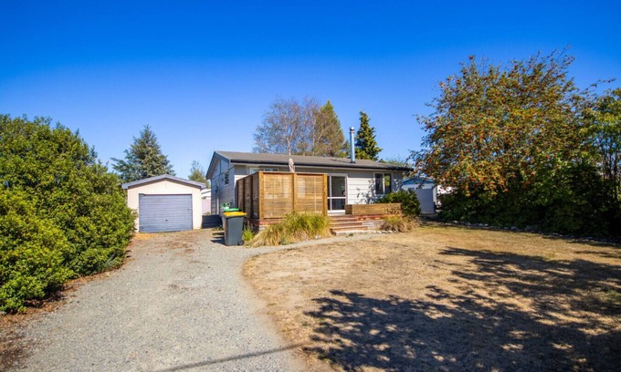 Twizel House | Top-Rated Stylish Holiday Sanctuary with Free WiFi & More