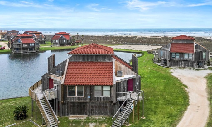 Matagorda Condo | Coastal Condo: Your Ideal Spot for a Beach Getaway