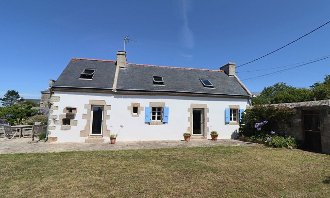 Primelin House | 391-Beautiful fisherman's house, closer to the beach with sea view