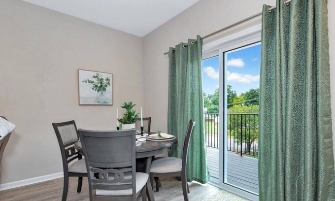 Huntsville Apartment | 3A Charming new 2-bedroom apartment n10 m from aquatic ct downtown& hospital