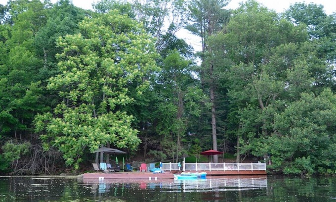 Hopatcong House | Relaxing Lake Paradise with Pool & Jacuzzi Retreat