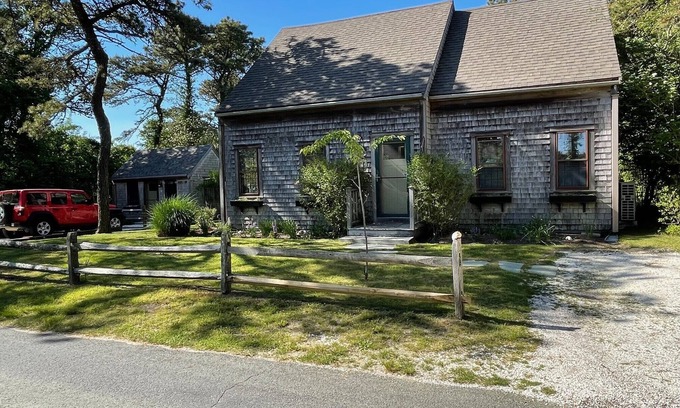 Eel Point House | Pet Friendly Home Near Beach with Ocean View & Nature Access