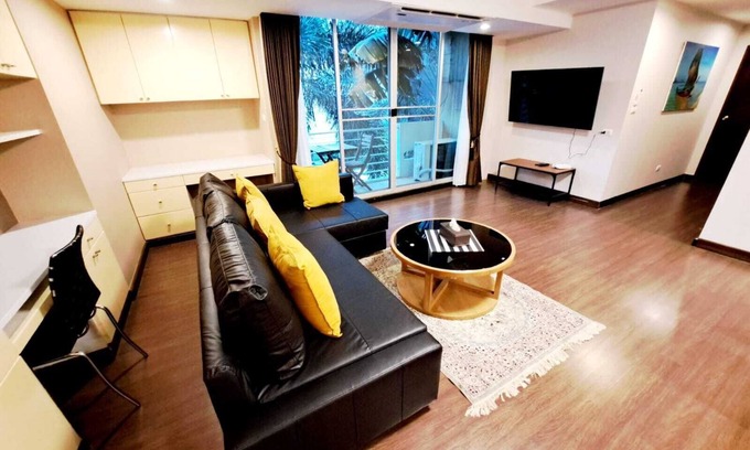 Khlong Toei Nuea Apartment | Cozy 2-Bedroom Retreat in Downtown Bangkok Near Bts/Mrt
