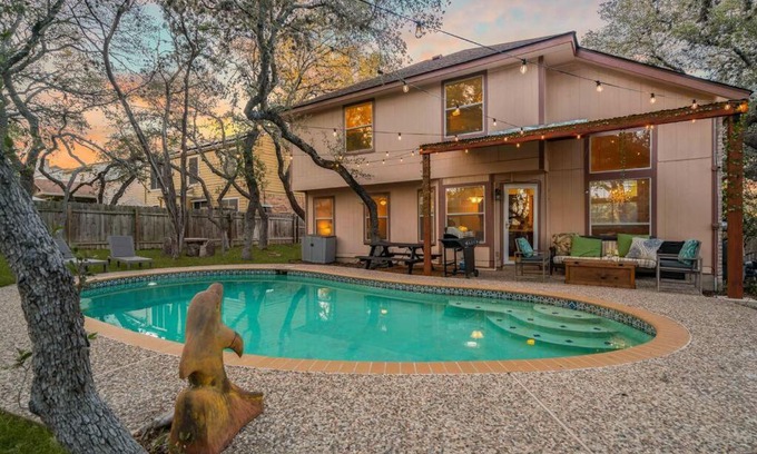 San Antonio Villa | Inviting 3B Villa with Pool, Gym, BBQ & Yard Games