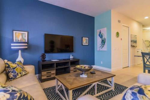 Davenport House | Family-Friendly 3b25b Townhouse Near Disney with Pool