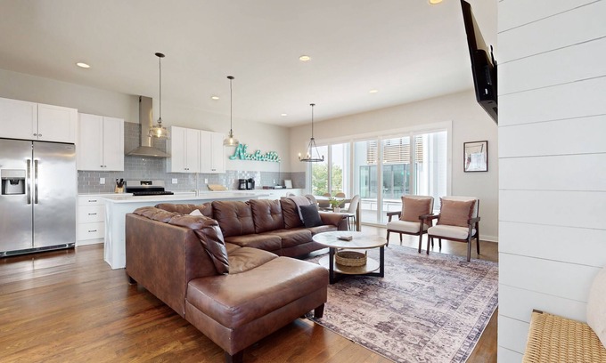 Nashville House | Modern Townhouse Retreat: 10/10 Guest Rated & Pet Friendly