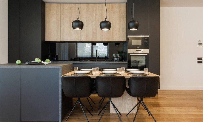 Glyfada Apartment | Beachfront 3BD Apartment on the Athens Riviera - Family Friendly