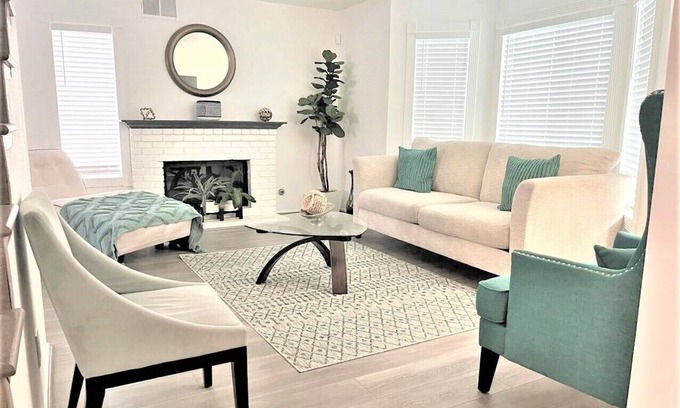 Paramount House | Spacious 3BD Retreat with Ocean View & Family Amenities