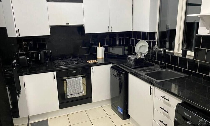 Bramcote House | Relaxing 3BD Retreat in Beeston, Nottinghamshire