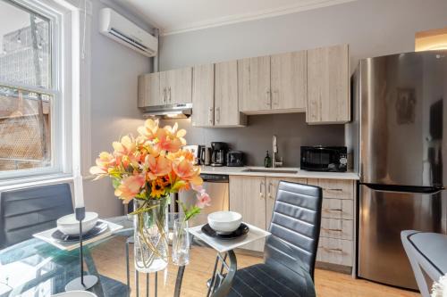 Downtown Montreal Apartment | 3BDR Penthouse, Rooftop and BBQ in Crescent