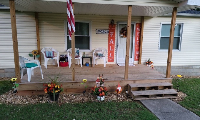 Millersville House | Pet-Friendly Retreat Near Nashville with Hot Tub & Kitchen