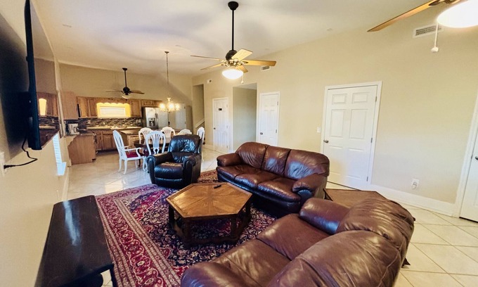 Lincoln House | Cozy 3-Bedroom Barn Apartment at Sunset Pointe