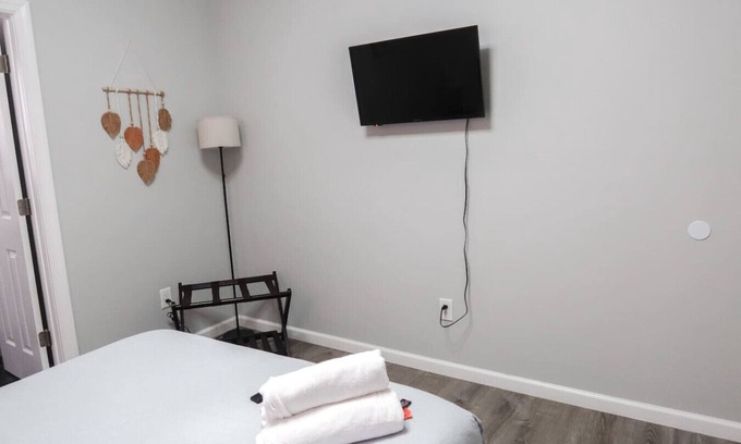 Ampere Apartment | Cozy 3BR Apartment with Parking and Laundry Access