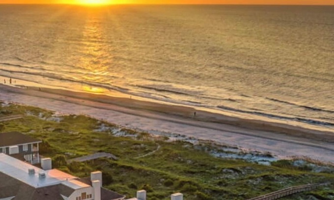 North Carolina Coast Condo | Oceanfront 3Bed/3Bath Condo with Pool at Wrightsville Beach