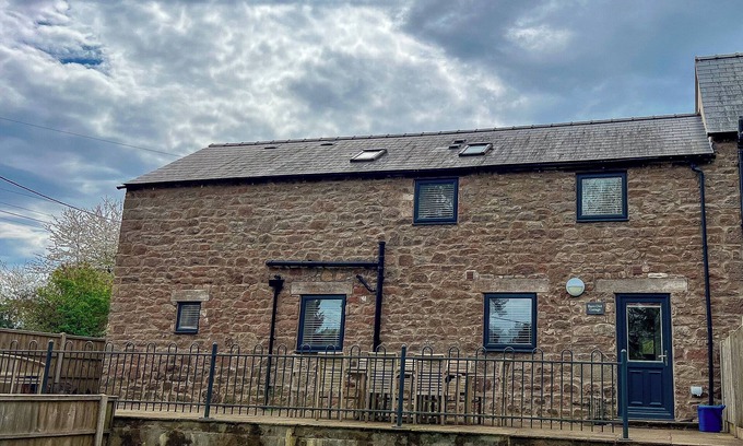 Staunton Cottage | Cozy 3-Bed Cottage in The Forest of Dean with Breakfast