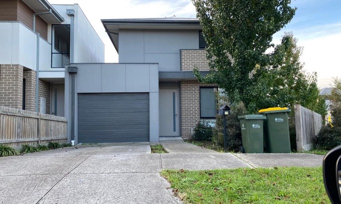 Mernda House | Family-Friendly 4-Star Retreat on Ramez Street, Mernda