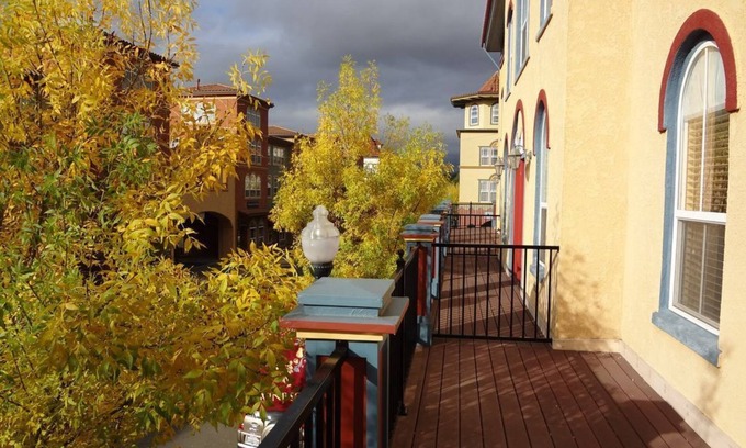 Windsor House | 3Br/2.5Ba Furnished Townhouse Walk To Town Green