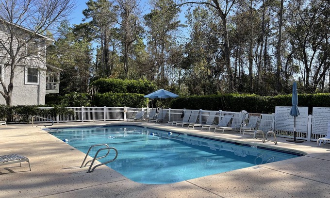 Demere Park House | Top-Rated Pet-Friendly Townhouse with Pool & Elevator Access
