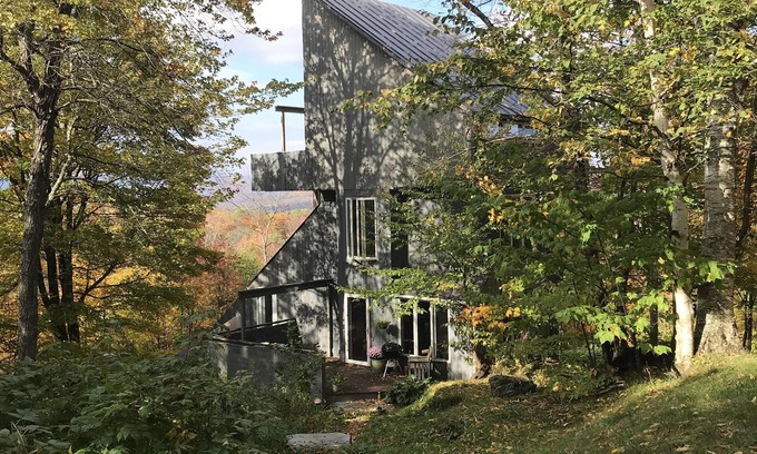 Warren House | Spacious 3BR House in Warren with Breathtaking Mountain Views