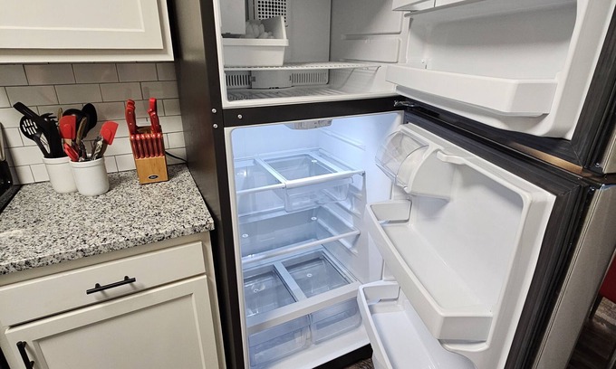 Orange Park Apartment | Cozy 3BR Home Near NAS & Hospital with Pool Access