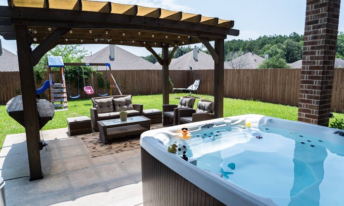 Tyler House | Family-Friendly Retreat with Hot Tub & Kids Playground