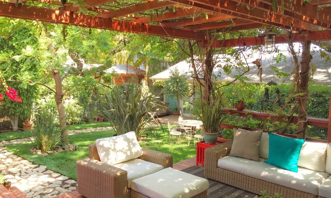 West Hollywood House | Pet-Friendly 3BR Craftsman with Pool & Fabulous Backyard