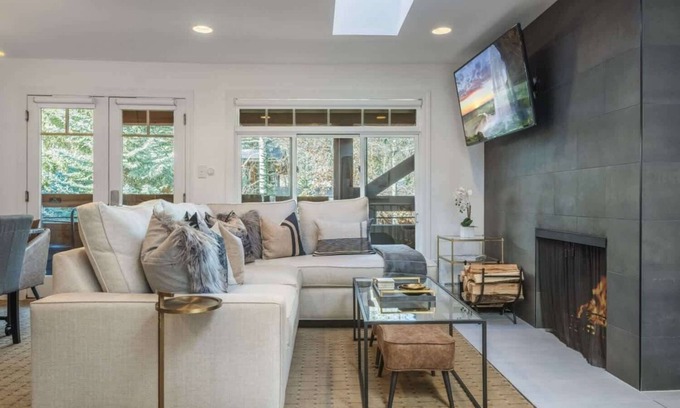 Aspen Apartment | Comfortable 3BR Aspen Condo with Pool and Spa Amenities