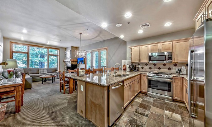 Truckee Condo | Top-Rated 3Br/3Ba with Breakfast, Pools & Rec Center Access