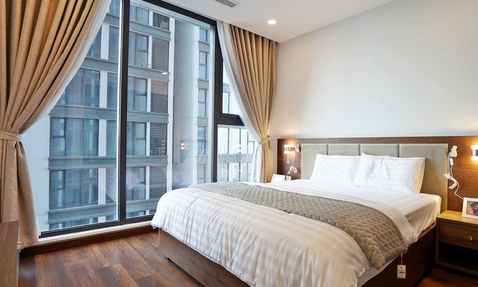 Cong Vi House | Cozy 3BR Apartment at Vinhomes Metropolis in Hanoi