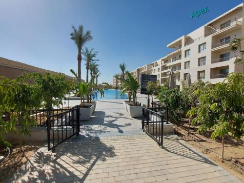 Al-Khalifa Apartment | Elegant 3BR Apartment with Free Pool Access at EMMAR Uptown