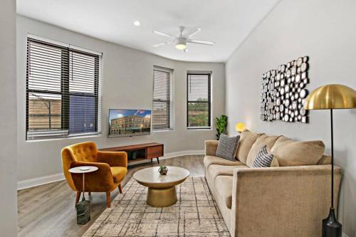 Avondale Apartment | Comfortable Apartments in Chicago, IL - Child Friendly Stay