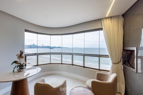 Barra Sul Apartment | Oceanfront Getaway with Top Ratings in Balneário Camboriú
