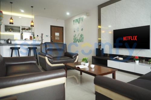 Lubuk Baja Apartment | Family-Friendly 3BR Aston Residence with City and Sea Views